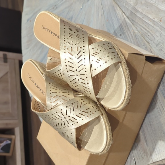 NWT Lucky Brand Women's KEELA Wedge Sandal wide width - Picture 4 of 9